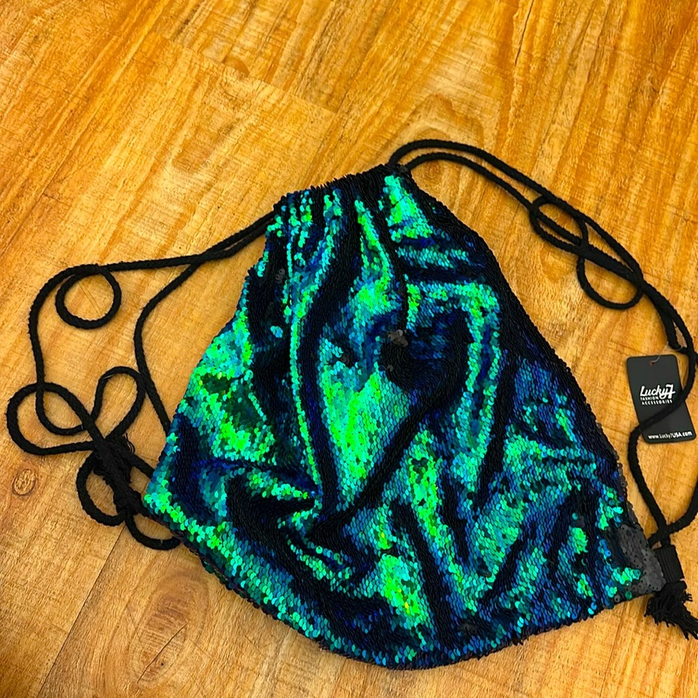 Sequenced string bookbag